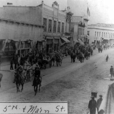 Oregon City Parade 1910 - 5th and Main