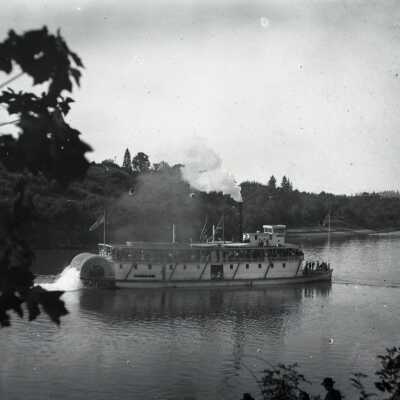 Sternwheeler on Willamette River