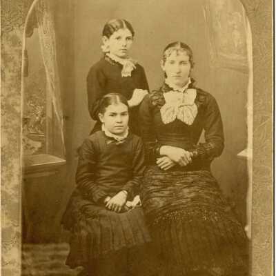 Viola, Nea and Gracie Hazeltine.