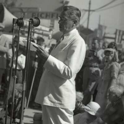 Oregon City Territorial Days 1939 - Presenter for McLoughlin Marker