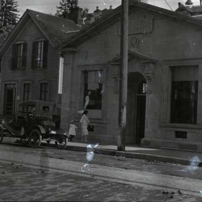 Oregon City Post Office, between 8th and 9th Streets