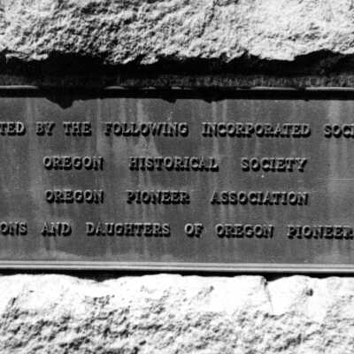 Oregon Pioneer Association Plaque, 17th & Washington, Oregon City.