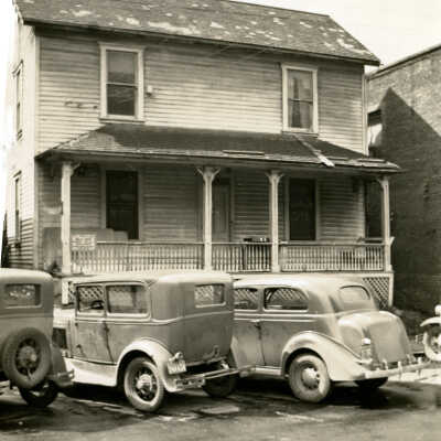 Pioneer House at 208 8th Street, near the Oregon City Enterprise.