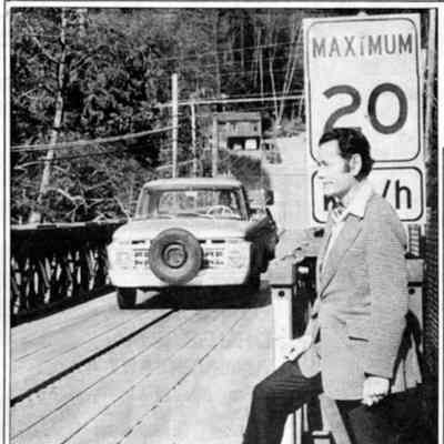 3037 - Grantham bridge, Jack Davis, NSNews 1983, pic submitted 2 pics.tif