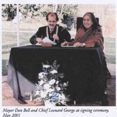 4720 - Mayor Don Bell and Chief Leonard George protocol May 2001.tif