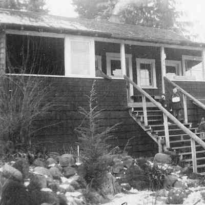 3947 - 247 Myrtle Ave, kids, now 1991 Banbury, photo 1950.tif