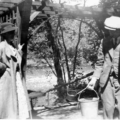 2860 - Man with bucket, 1938.tif