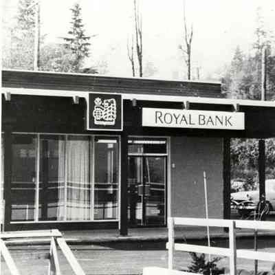 3950 - Royal Bank Dollarton exterior #11411, Nov 1962.tif