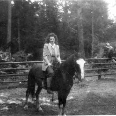 4844 - Miss Juanita Jackson- horse named Pinto 1945-07-19.tif