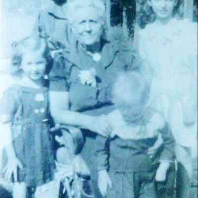 4970 - Bennett Family photo, 1951