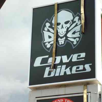 2595 - Cove Bikes sign being moved DSC00622.tif