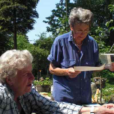 3412 - Janet Pavlik, Daryll de le Mare, examining old photos & docs re to Sharonvale Gardens, Hogan?s Pools CIMG0181.JPG