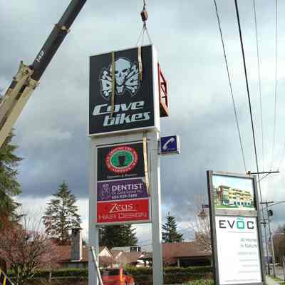 2596 - Cove Bikes sign being moved Indian River DSC00623.tif