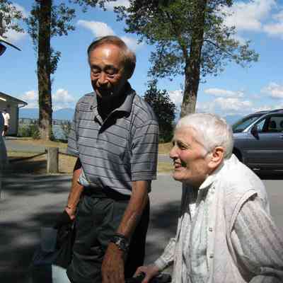 4805 - Ken Yada helping Jean to her 100th Birthday .JPG