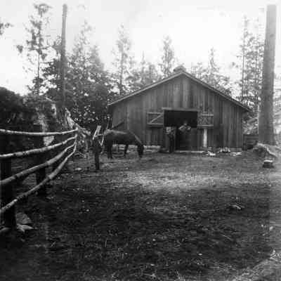 4838 - Cove Cliff Country Club barn 1945.tif