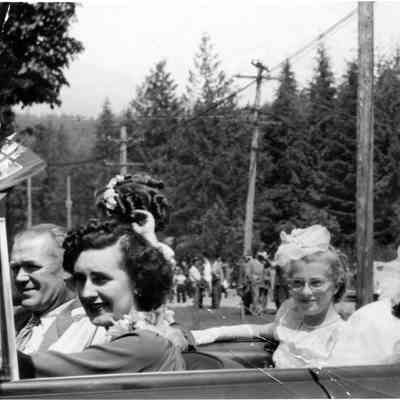 Beauty Queen Claudia Notten in parade, 1951