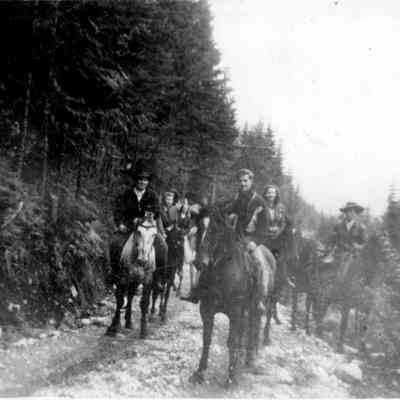 4837 - Riders on dirt road.tif