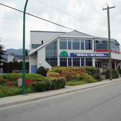 The Bridge Between Pub - 02