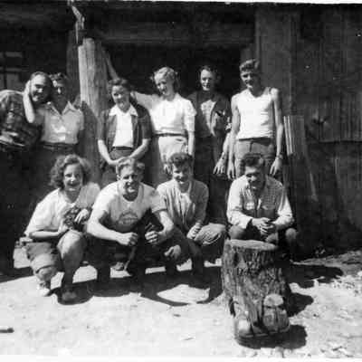 4862 - Seymour Mountain gang 1946-08-24.tif