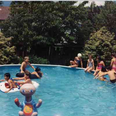 4910 - Kids in swimming pool Suzy Gr 2 class party.tif