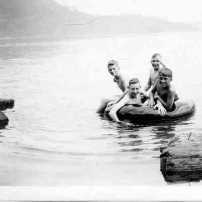 3709 - Kids in inner tube.tif