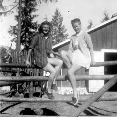 4836 - Janet Tupper and Jane Lawson on fence 1946-08.tif
