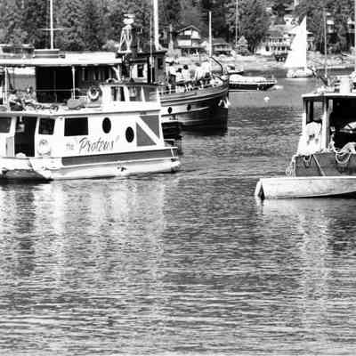 4683 - Houseboats in Deep Cove, 1977.tif