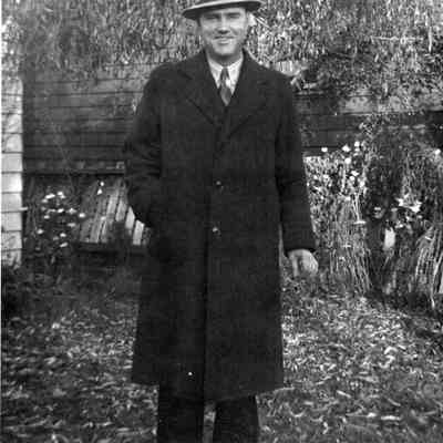 4878 - Reid Flanders photo by Y K Wong - 1941 Feby.tif