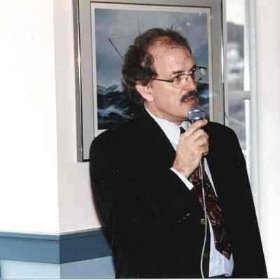 4198 - DNV Mayor Don Bell at Christmas party.tif