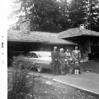 4415 - Thorpe family at home.tif