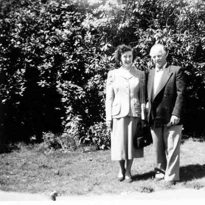 2863 - Doc Hogan with Mrs. Hogan.tif