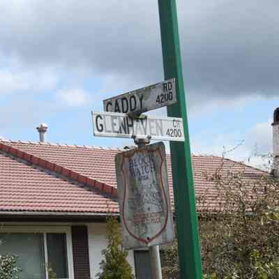 4105 - Glenhaven Crescent sign IMG_2046.JPG - 2 pics