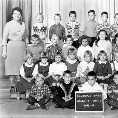 3239 - 01 - Sherwood Park, Gr 1, Div 5, 1965-66.tif