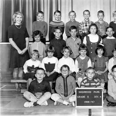 3240 - 02 - Sherwood Park, Gr 2, Div 4, 1966-67.tif