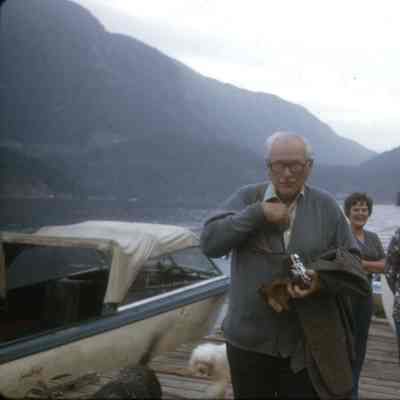 2526 - group on wharf.tif