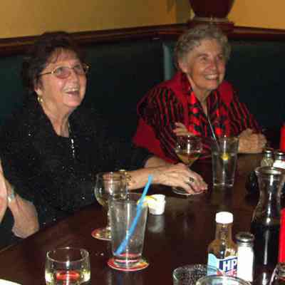 3295 - Xmas Raven Pub 2004 Hazel, Betty, Eileen & Finn.jpg