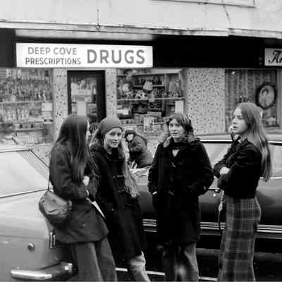 4779 - Four teens, DC Drugs, Andre's Salon