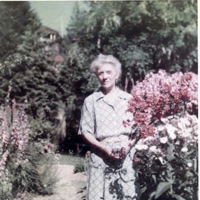 Auntie Edith, Sunshine 1952
