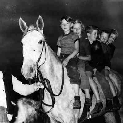 4874 - Five kids on a horse.tif