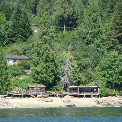 3501 - Beach shack DSC01012.JPG