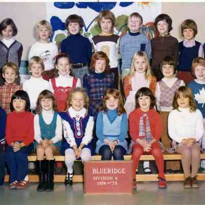 4891 - Blueridge School class Div 6 1974-75.tif