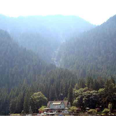 Wigwam Inn with Mt Dickens - 2