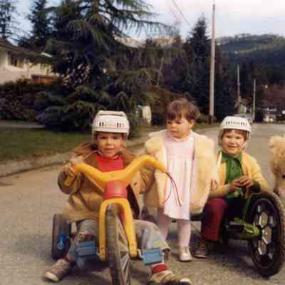 4906 - Kids on trikes.tif