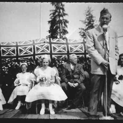 3323 - May Day with Kinsman Bob Wells.jpg