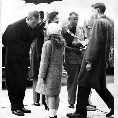 4932a - Lois Roberts meets Princess Elizabeth 1951-10-117.tif & invitation