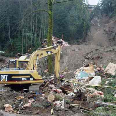 2992 - Mudslide, Riverside, equipment and clean-up - 2005 Berkley-Riverside Dr.tif