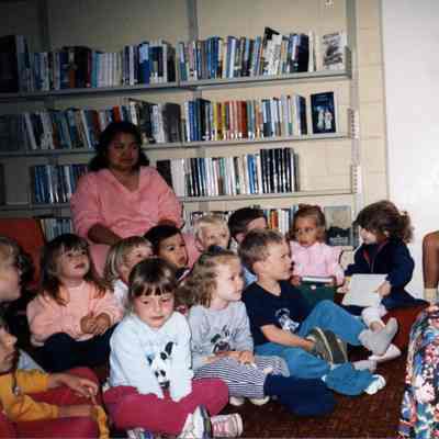 2969 - Kids in library.tif