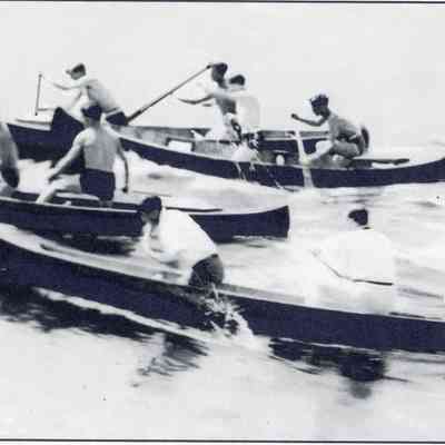 4983 Group of Canoers