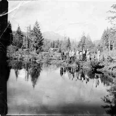 2843 - Onlookers at Hogans Pools 1952.tif