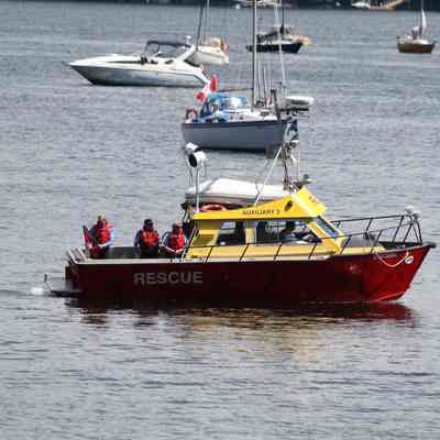 4046 - North Shore Rescue boat at Sail Past, 2010-05-08